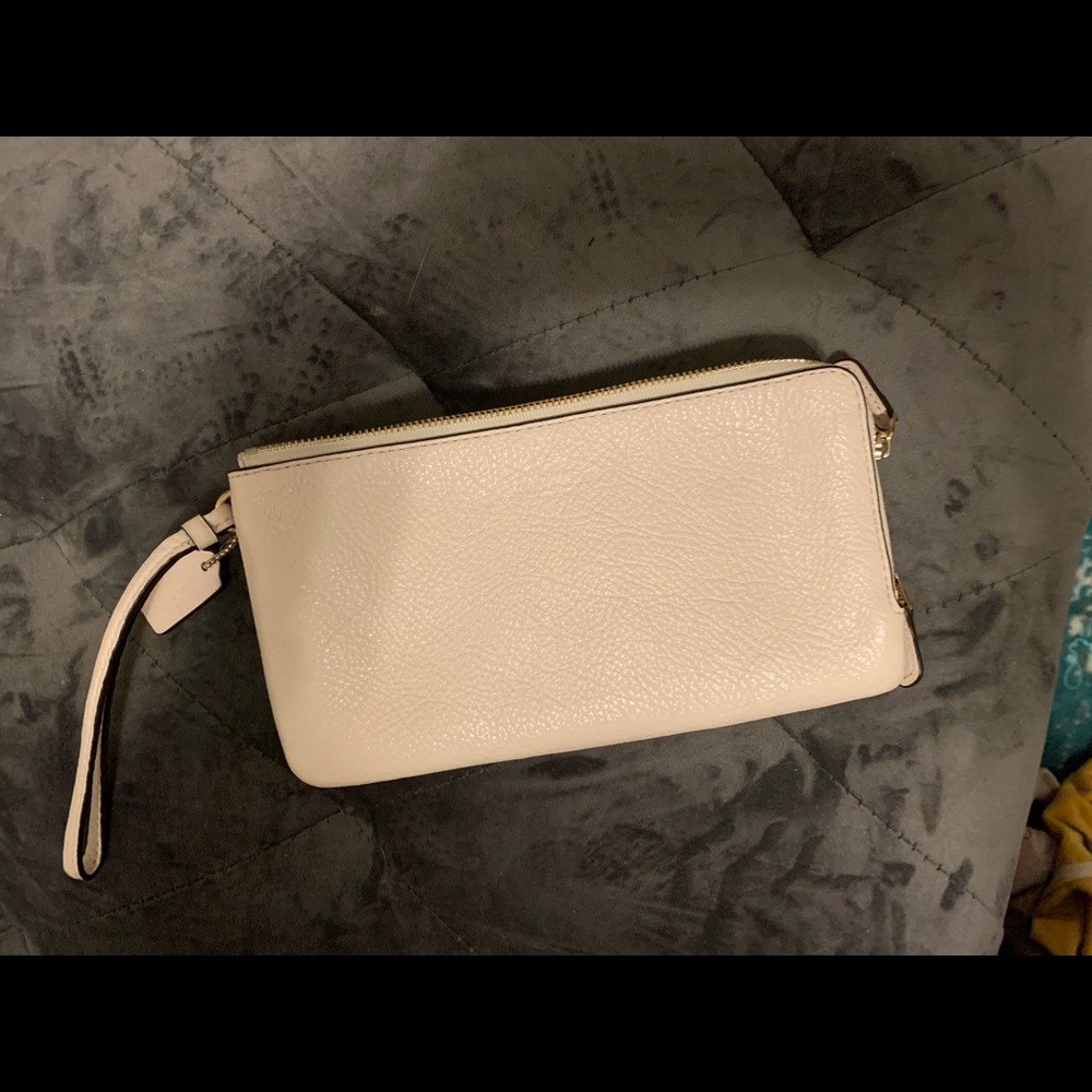 Coach Wallet pebbled leather in chalk
